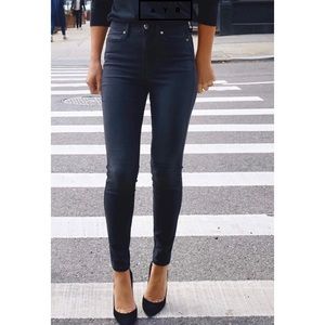 Riser in Onyx by AYR